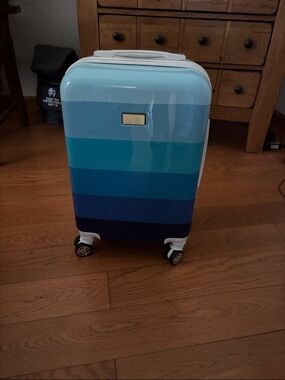 Nicole Miller Blue Gradient Hard-Shell Luggage perfect for travel